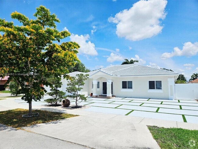 Building Photo - 8899 NW 175th St Rental