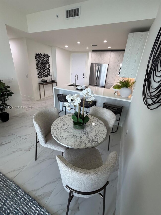 Photo - 2000 Metropica Wy Unit 2108