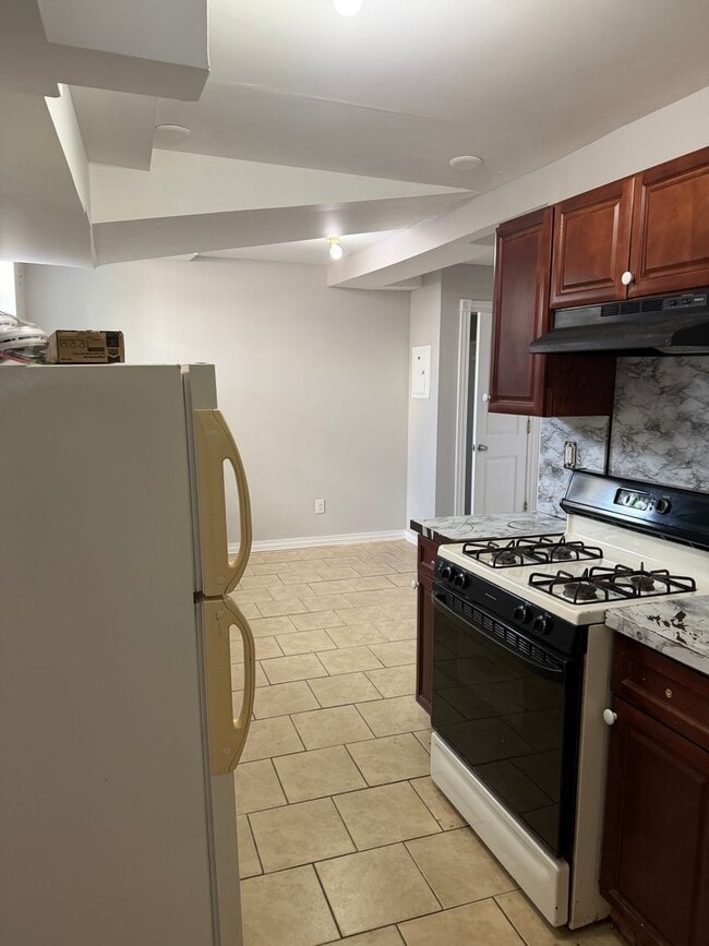 Building Photo - 411 Bergen Ave Unit B