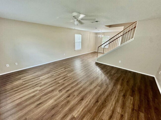 Photo - 398 Paddington Dr
