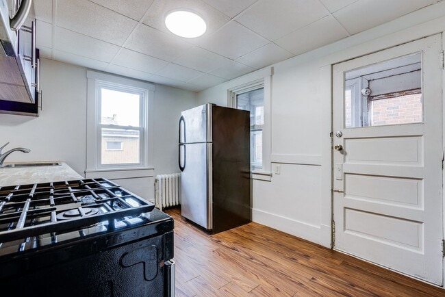 Photo - 2027 Eccles St