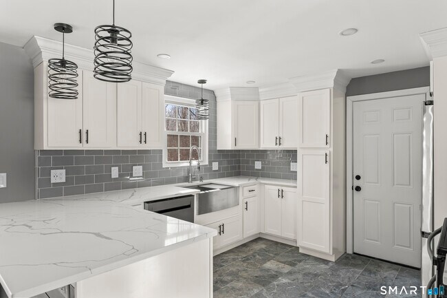 Photo - 17 Champlain Dr