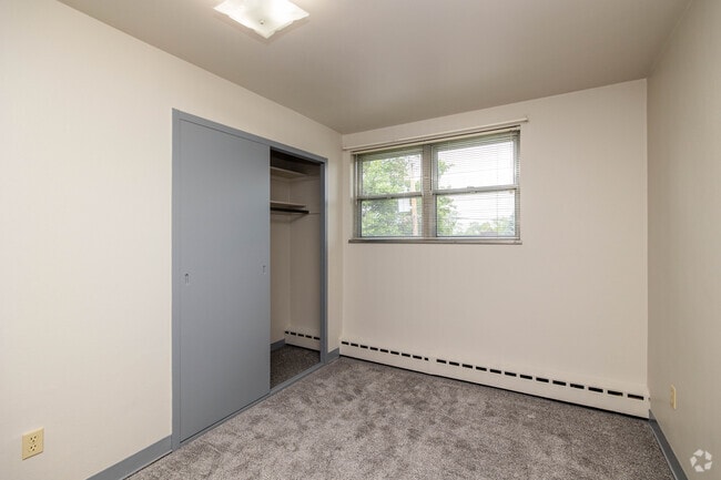 1BR, 1BA - 536SF - Bedroom