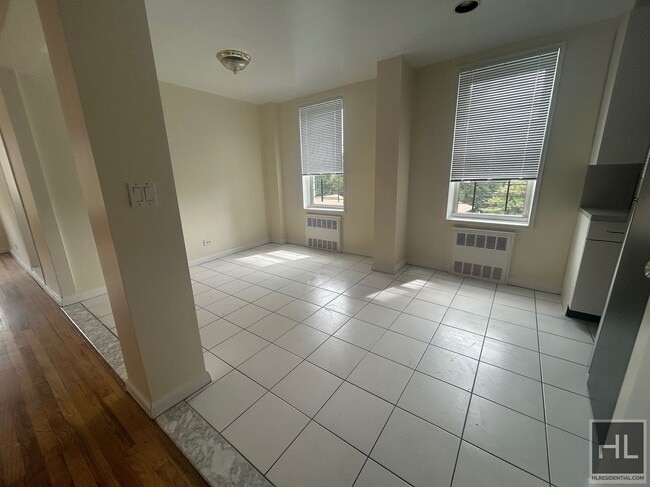 Building Photo - GRAND CENTRAL PARKWAY Rental