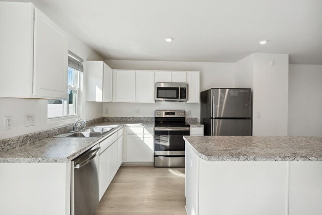 Photo - Light and bright 4 bed/ 2,5 bath with fenced back yard and practical glamour!