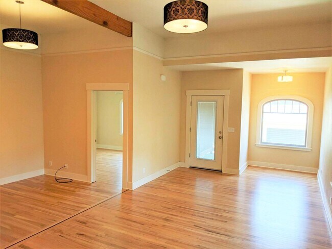 Photo - Updated 3 bedroom/3 bathroom duplex at E. ...