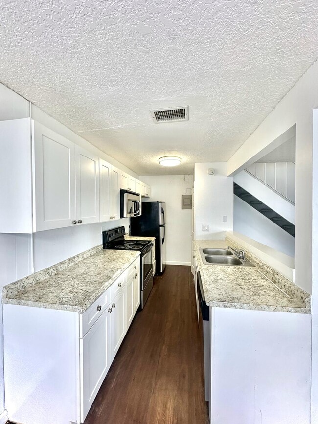 Building Photo - 108 E Tiffany Dr Unit 2