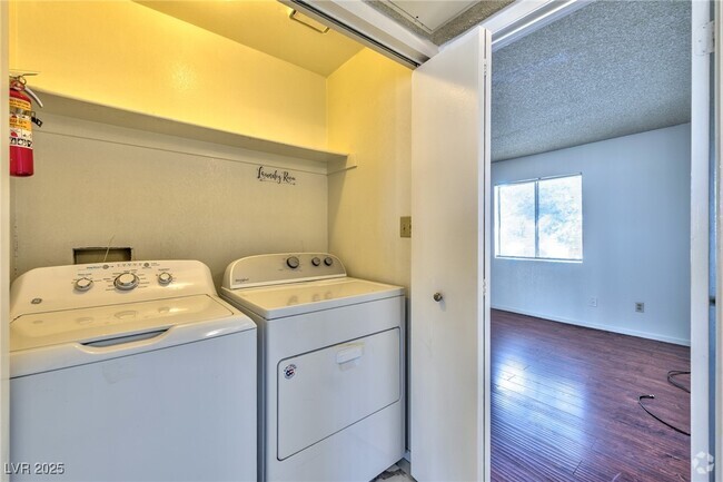 Building Photo - 1616 Burningwood Ln Unit 201 Rental