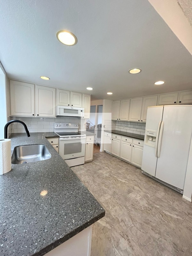 Photo - Beautiful 5 Bedroom / 3 Bath Home