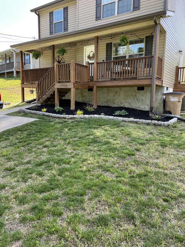 Front yard view of house - 3583 Colston Ln House