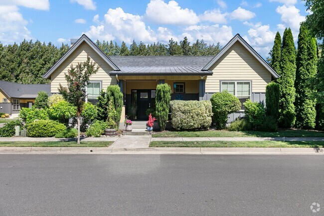 Building Photo - 3 Bedroom/ 2 Bath Stunning Home in Eugene,...