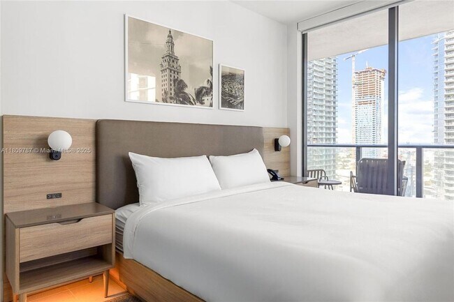 Photo - 159 NE 6th St