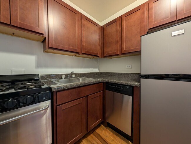 815 W Cornelia Ave Unit 817-202
