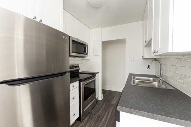 Photo - 135 Connaught