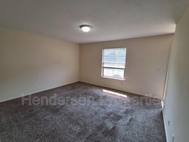 Photo - 1381 N 6th St
