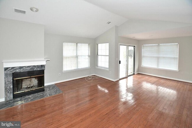 Building Photo - 5612 Willoughby Newton Dr Unit 37