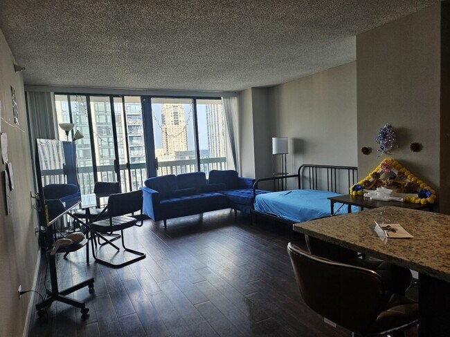 Building Photo - 1 W Superior St Unit 4713 Rental