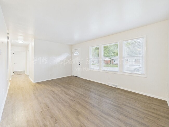 Building Photo - 11018 Booth Ave