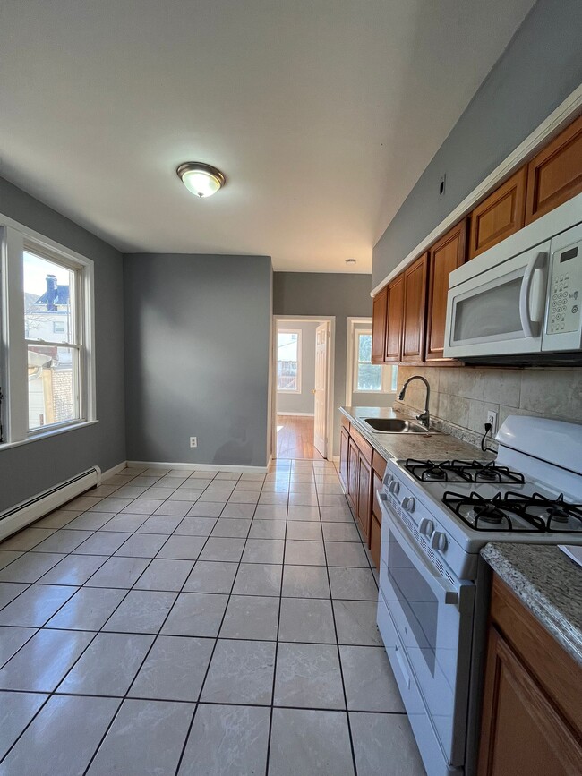 Building Photo - 12 E 36th St Unit 2