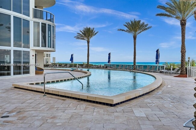 Building Photo - 17201 Collins Ave Unit 2502