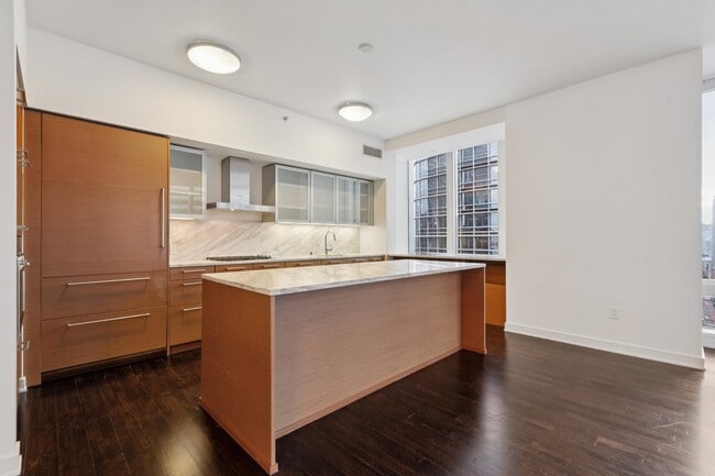 Building Photo - 301 Mission St Unit 33A