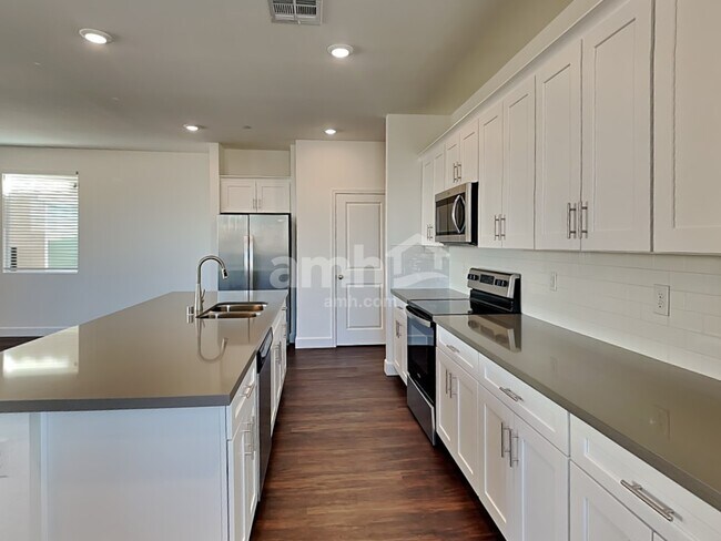 Photo - 100 Island Plumeria Ln