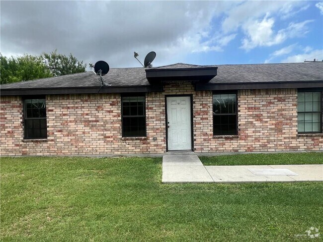 Building Photo - 200 E R.c. Champion St Unit 2 Rental