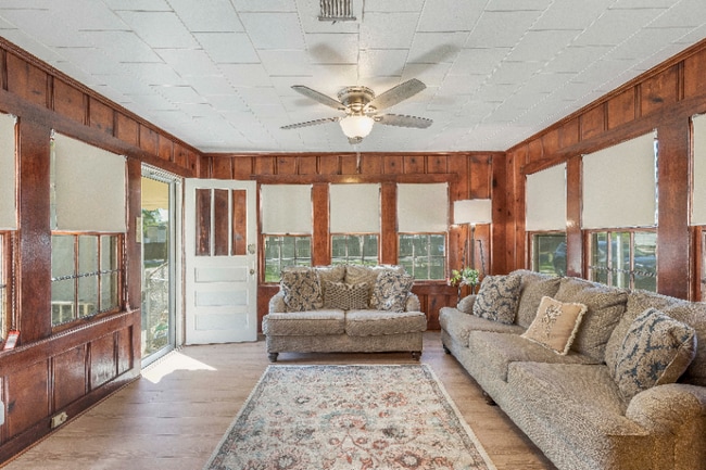 Photo - 108 Sharon St