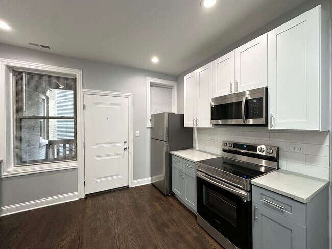 Photo - 1224 W Rosemont Ave Unidad 2 Rental