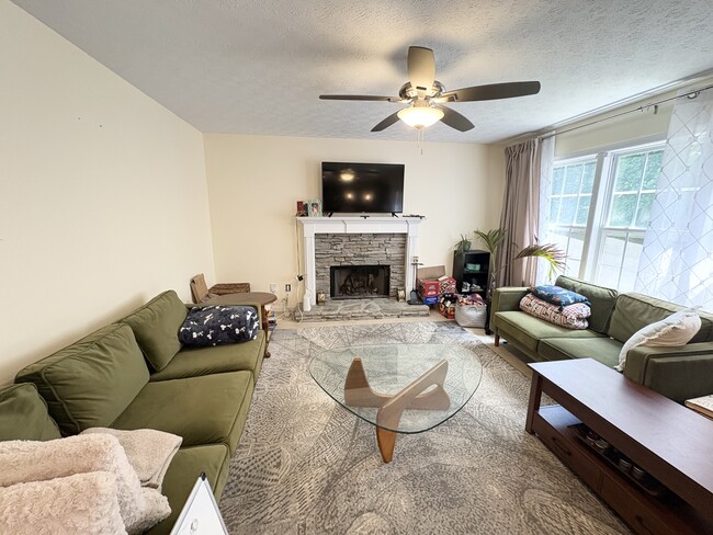 Photo - 3051 Lexington Ave