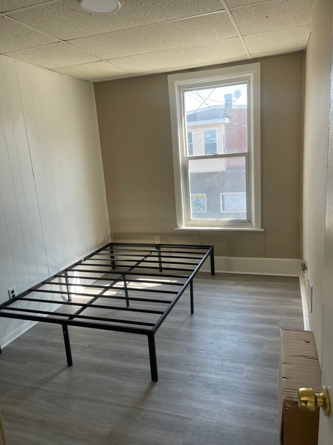 Photo - 1135 Lancaster Ave Unidad B