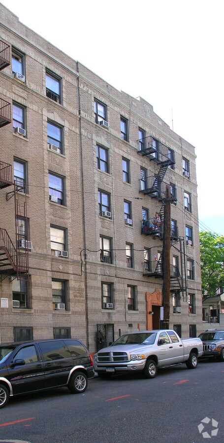 Photo - 2253 Ryer Ave Apartments