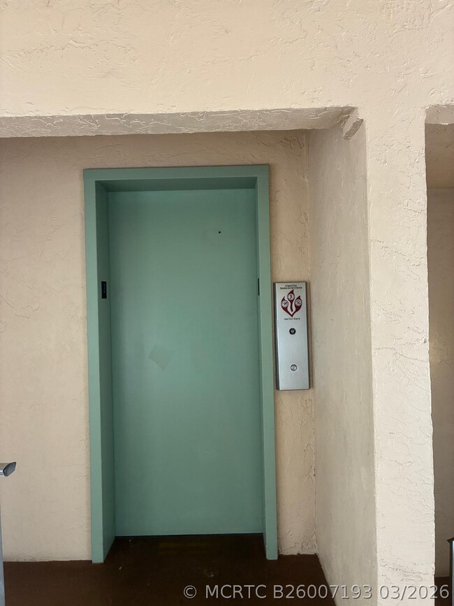 Photo - 700 Village Green Ct Unit 306