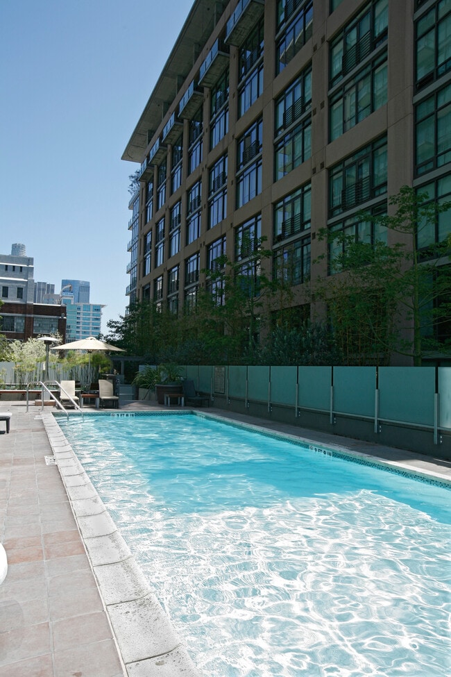 Pool 1 - 1100 S Hope St Unit 1005