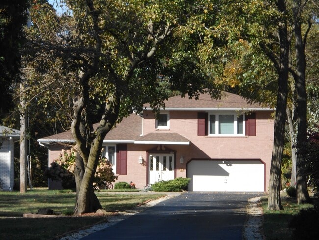 Building Photo - 8823 N Picture Ridge Rd Unit B Rental