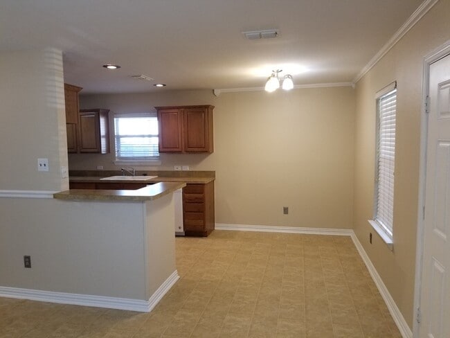 Photo - 709 Pride Ct