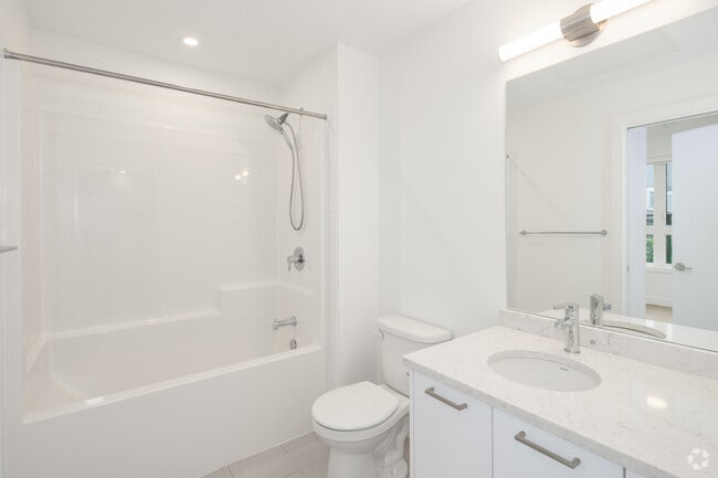2BR, 1BA - 591SF - Bathroom