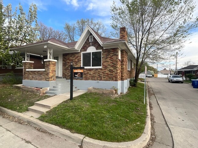 Building Photo - 859 Binford St