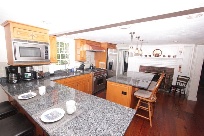 Photo - 2828 Main St