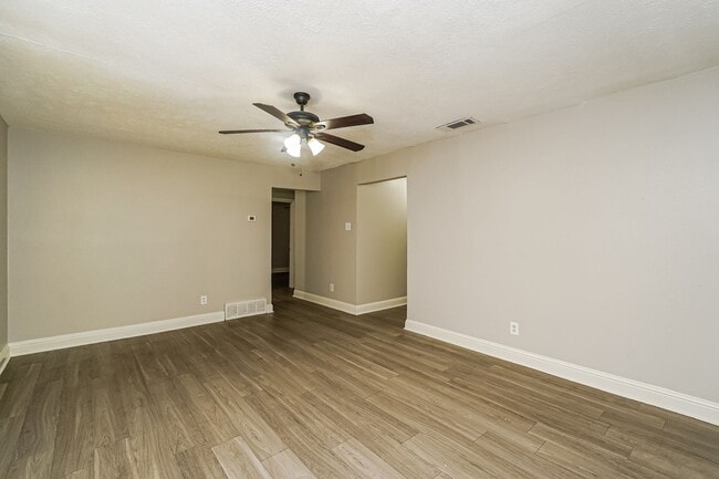 Photo - 425 Price Dr