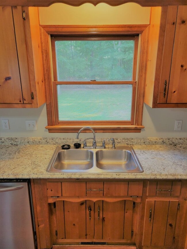 Spacious 3 bedroom 2 bath rancher availabl... - Spacious 3 bedroom 2 bath rancher availabl... House
