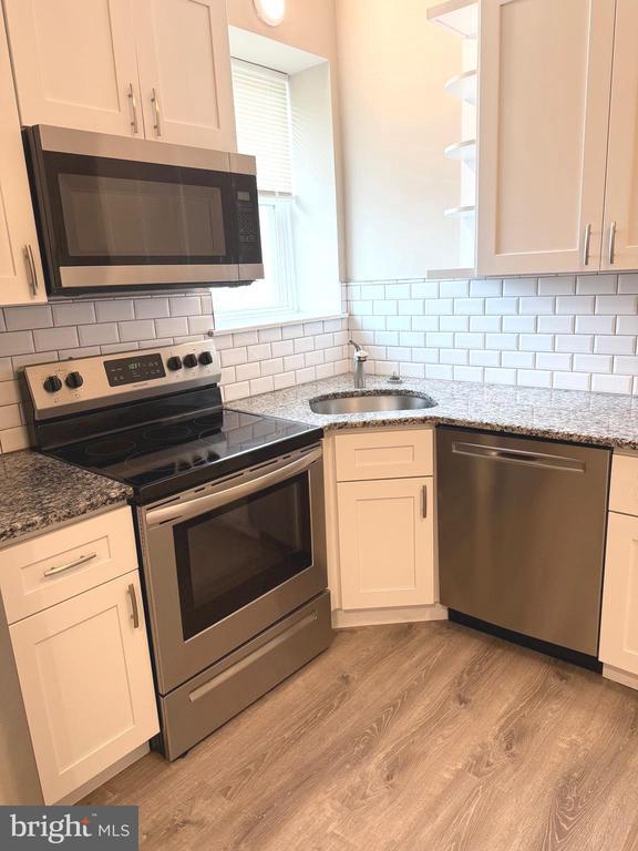 Photo - 615 Summit St Unit 4