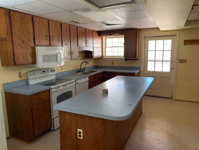 Photo - 469 Ruckers Rd