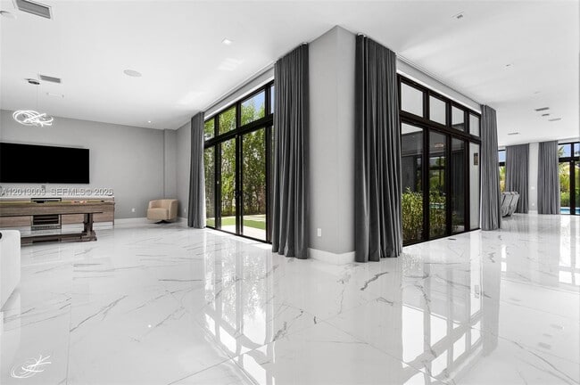 Photo - 16529 Botaniko Dr N