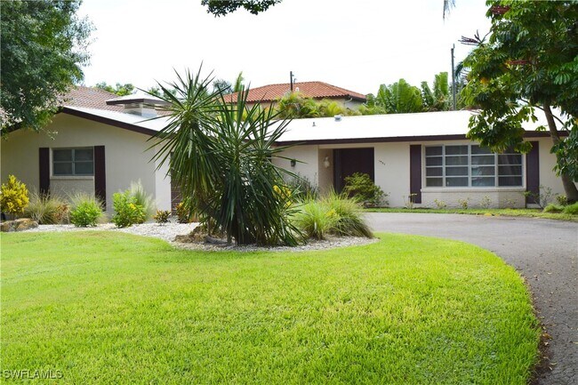 Building Photo - 1927 Crayton Rd Rental