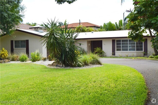 Building Photo - 1927 Crayton Rd Rental