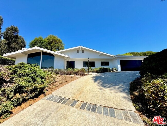 Building Photo - 31617 Broad Beach Rd Rental