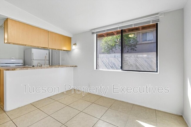 Photo - 1638 N Beverly Ave