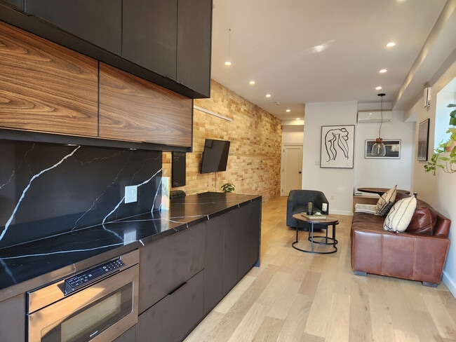 Photo - 233 St Clarens Ave Unit SI ID1531116P