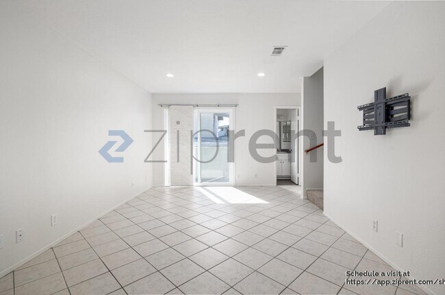 Photo - 4517 College Way